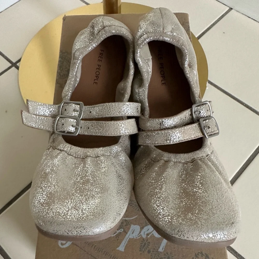 NWB Free People Champagne Gemini Flats- Size 7